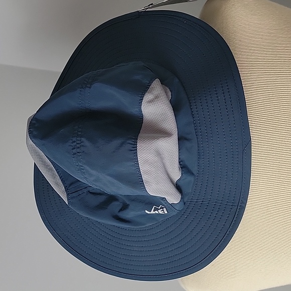 REI NEW Kid's Paddler Thunder Blue SPF 50 Adjustable Strap Hat Size 4-7 Yr - Picture 2 of 9